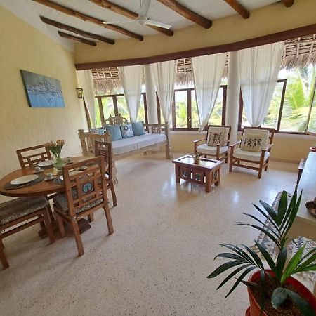 Tembo Beach Cottage Malindi Eksteriør billede