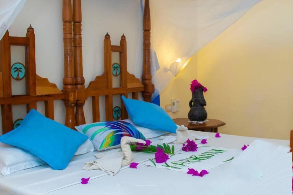 Tembo Beach Cottage Malindi Eksteriør billede